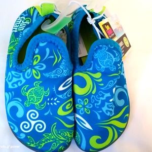 ***NEW** Toddlers water shoes
